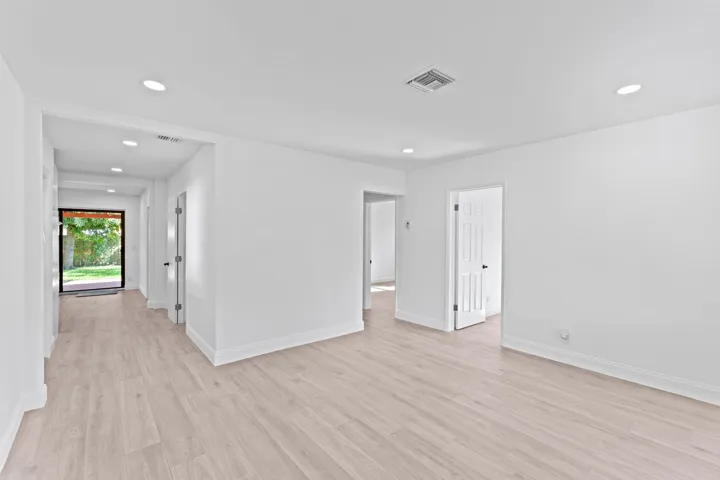 11-web-or-mls-A7409412