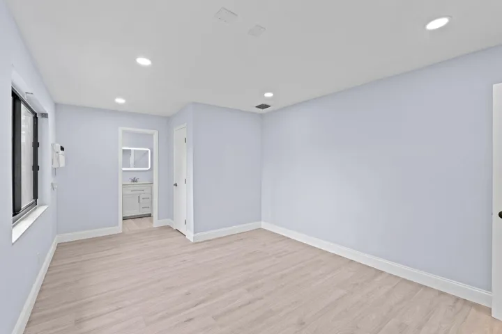 30-web-or-mls-A7409467