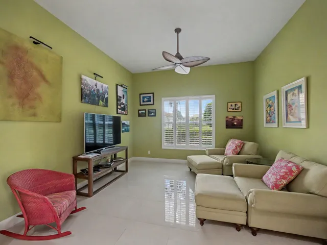 Den/Formal Living