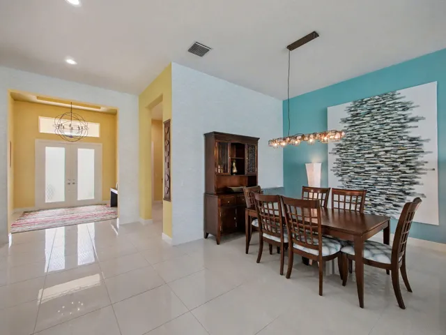 Entry/Dining