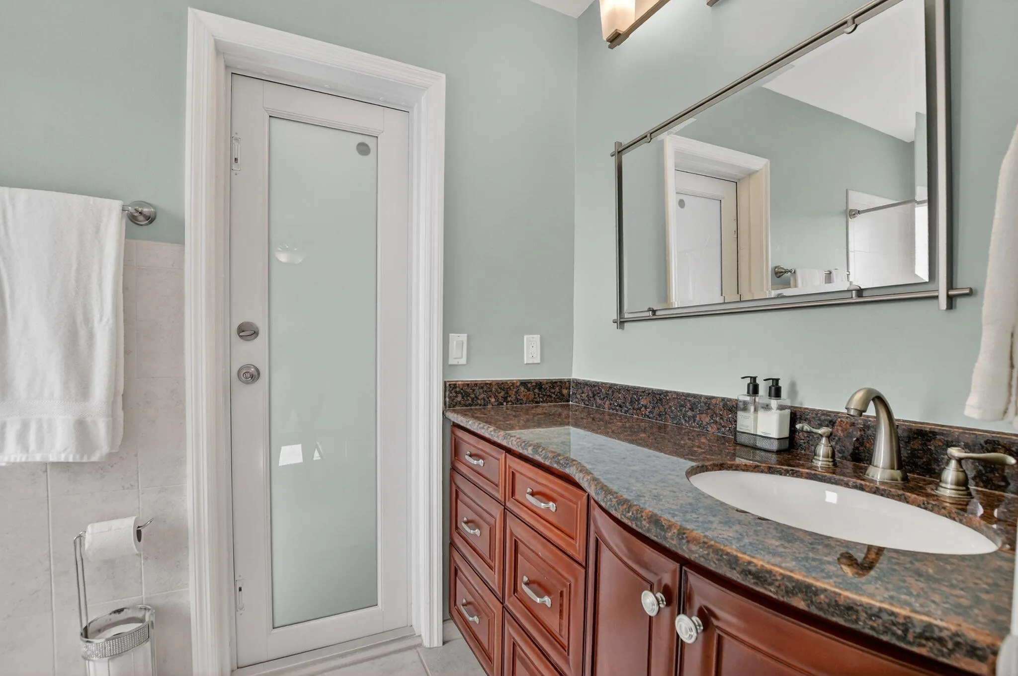 Master Bathroom w/frosted door to patio/pool
