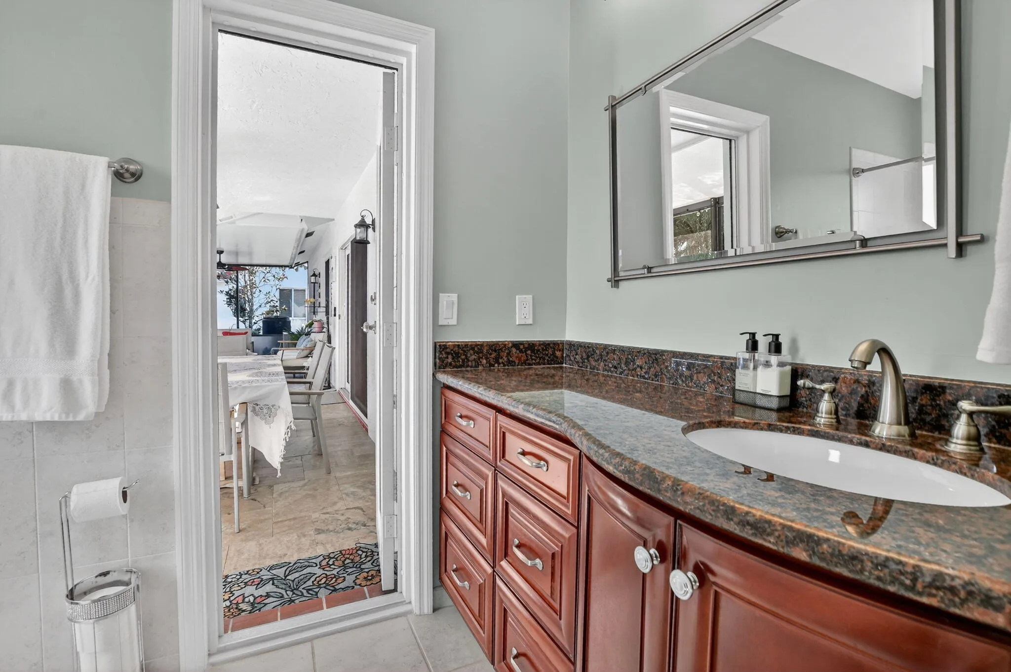 Master Bathroom w/open door to patio/pool