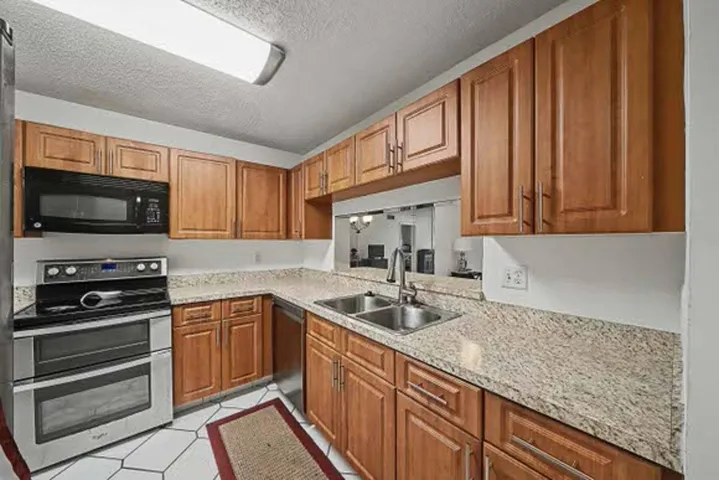 Eat-In-Kitchen