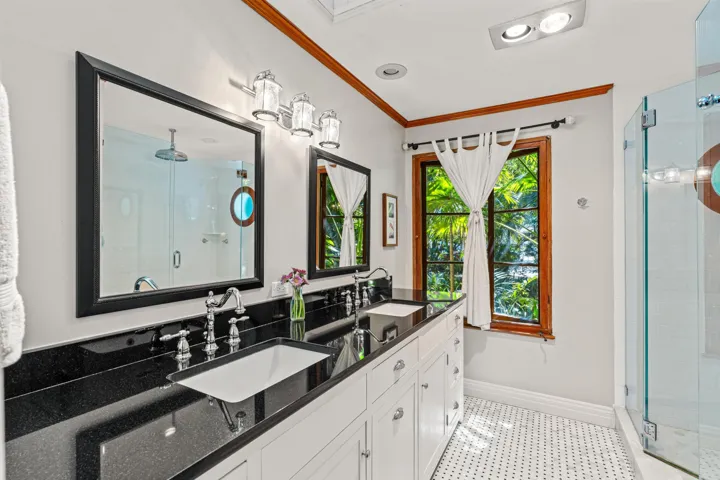 PRIMARY_BATHROOM_DT