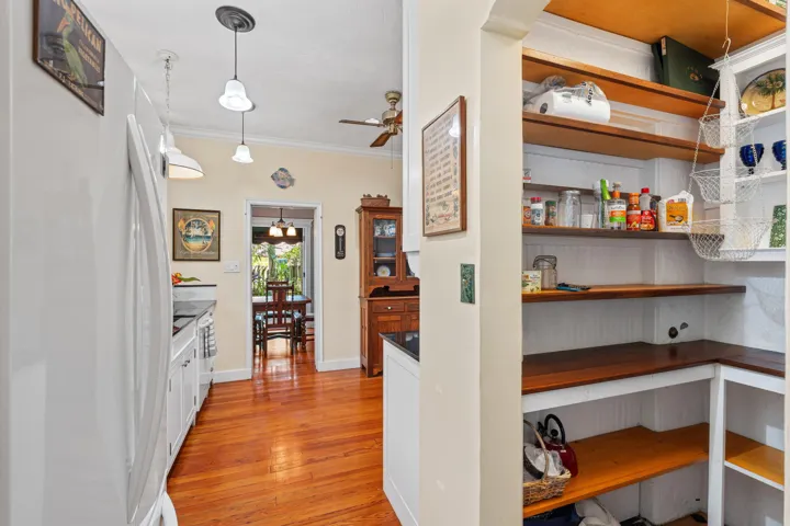 PANTRY_TO_KITCHEN_DT
