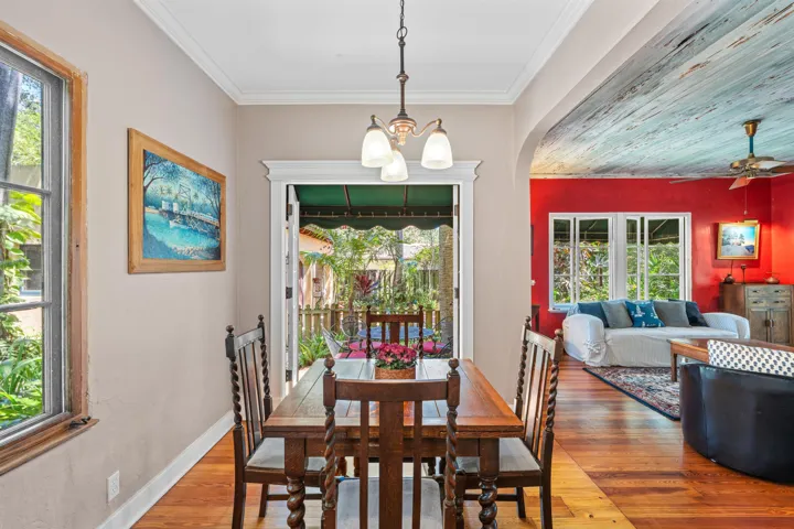 BREAKFAST_NOOK_STRAIGHT_DT