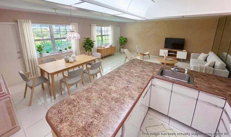 Bright 875 sq ft Open floor plan