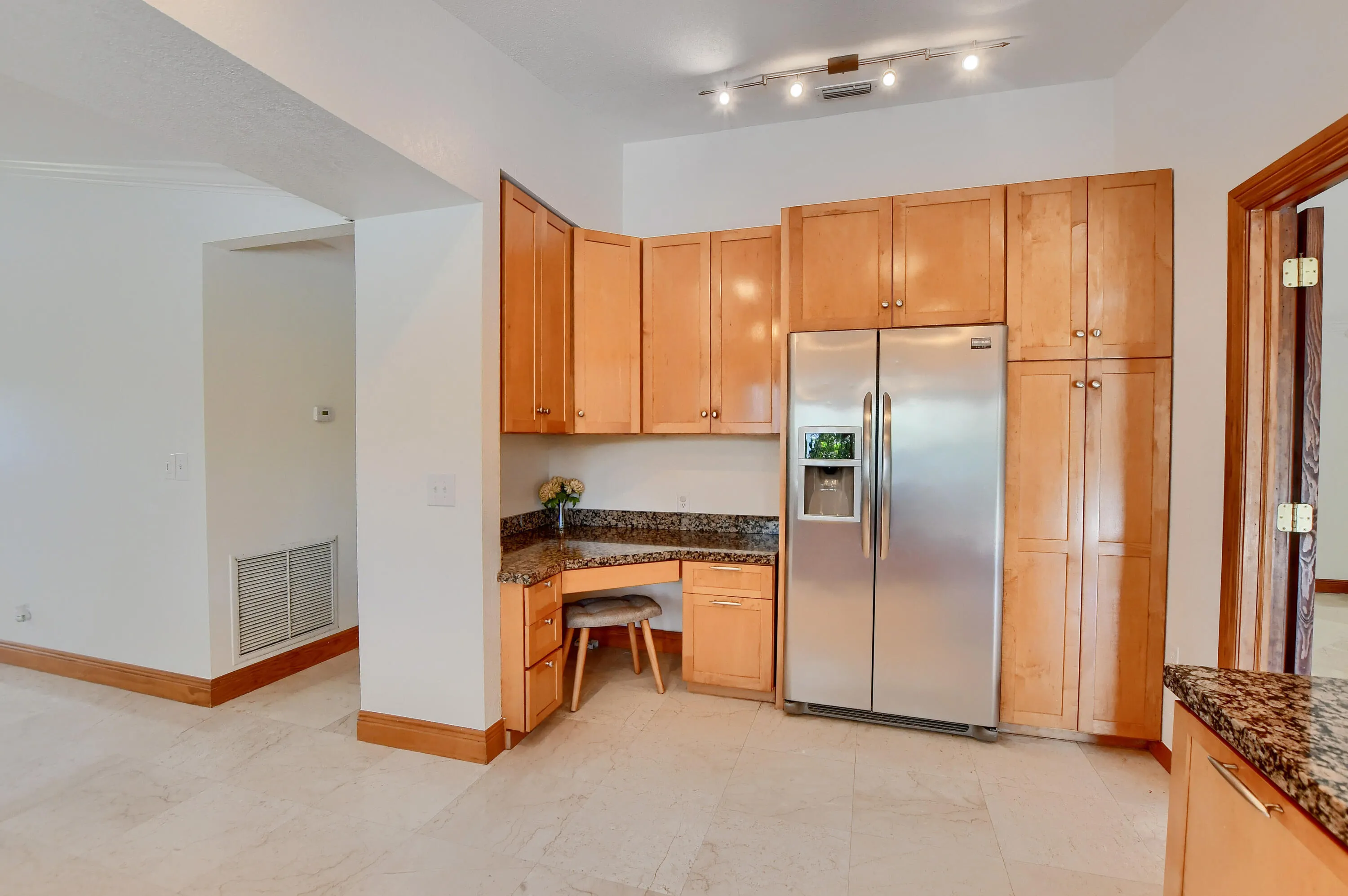 Lots of cabinets
