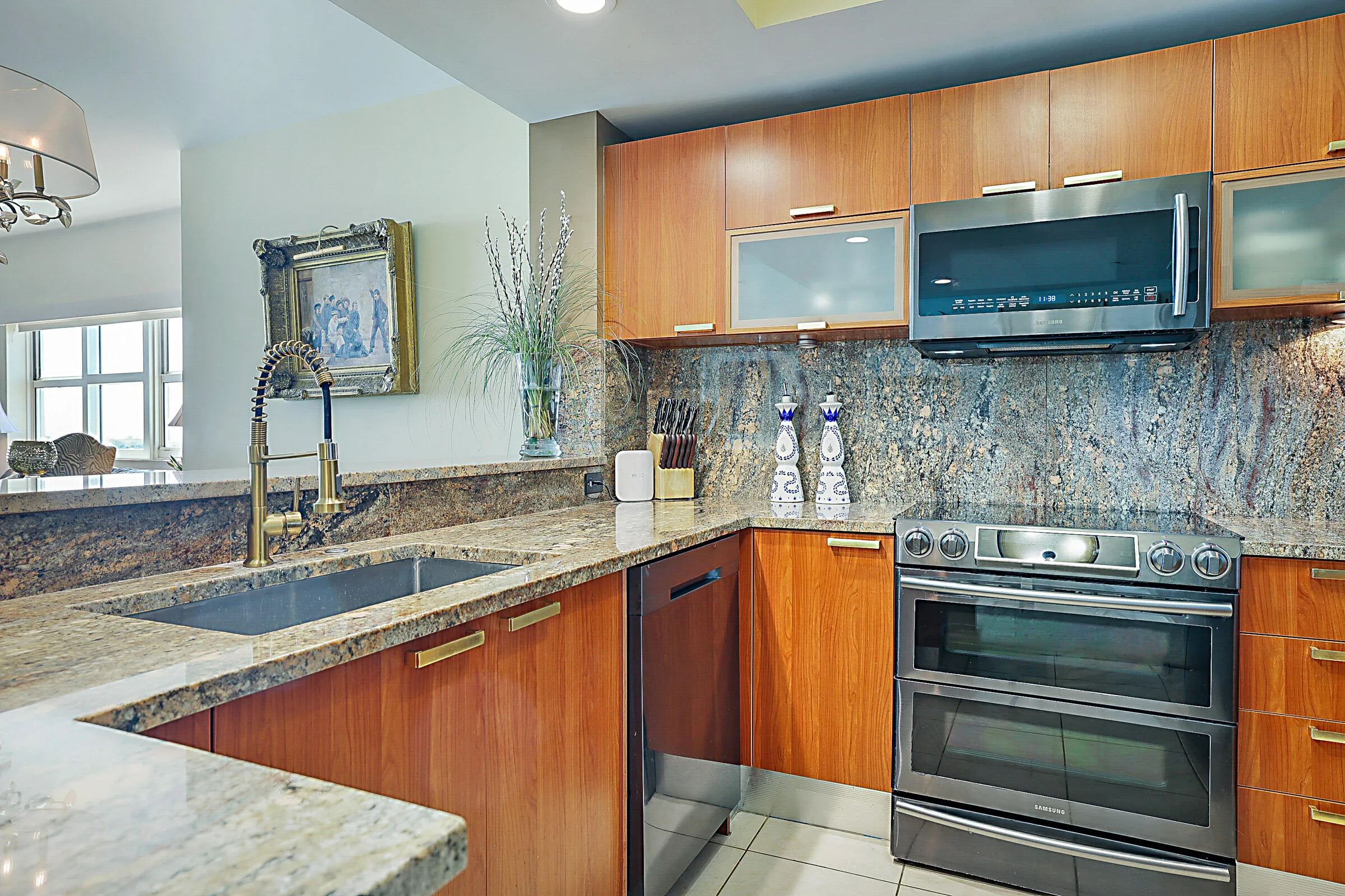UPGRADED KITCHEN
