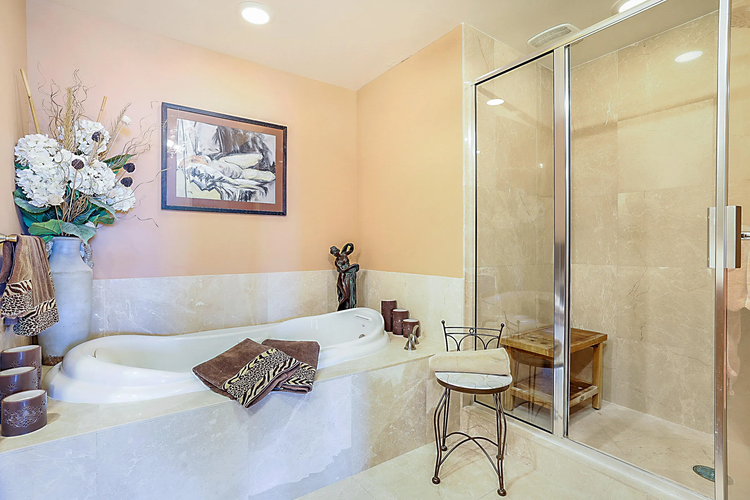 JACUZZI TUB