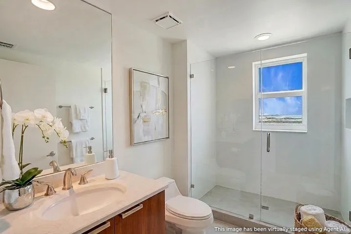 FULL HALL BATH VIRTUALLY STAGED