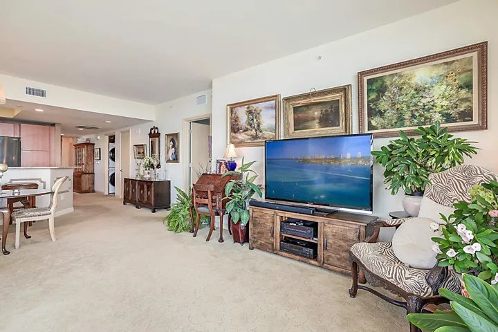 GRAND ROOM