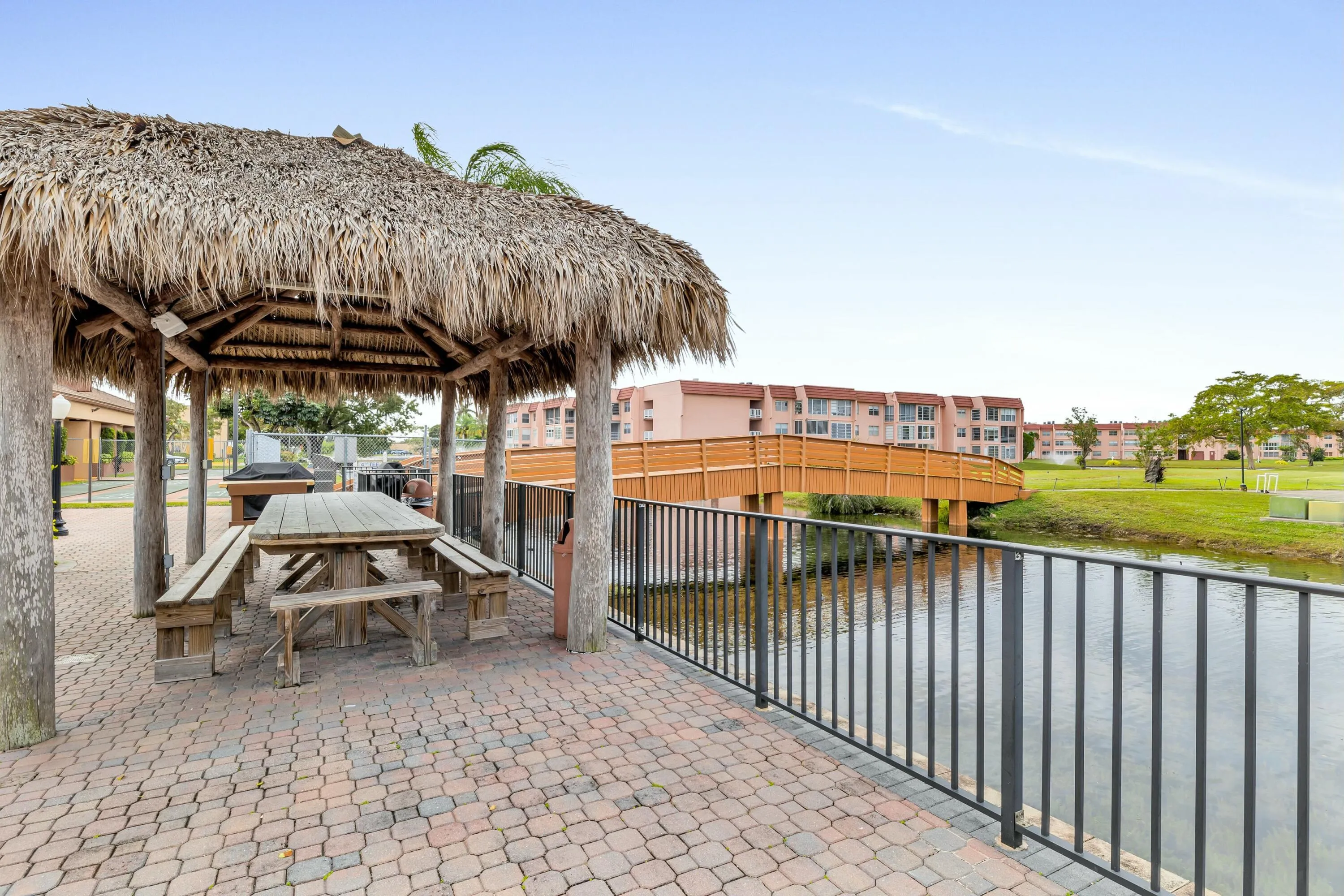 CLUB HOUSE