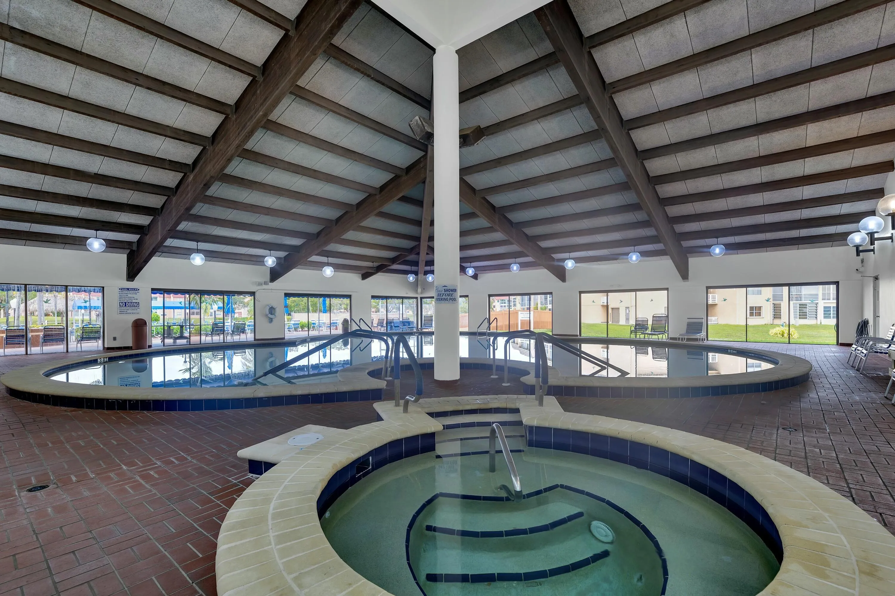 CLUB HOUSE
