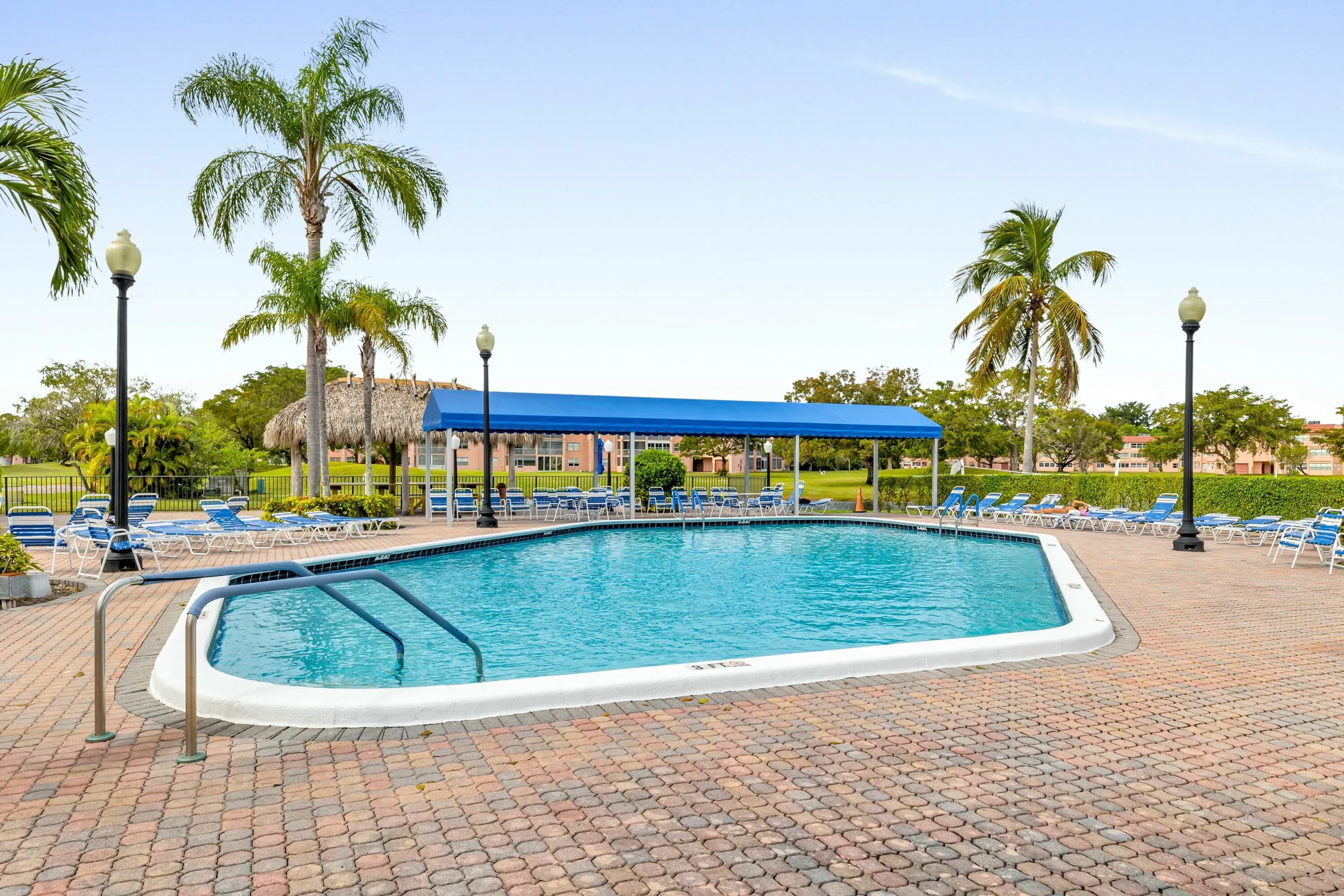 CLUB HOUSE