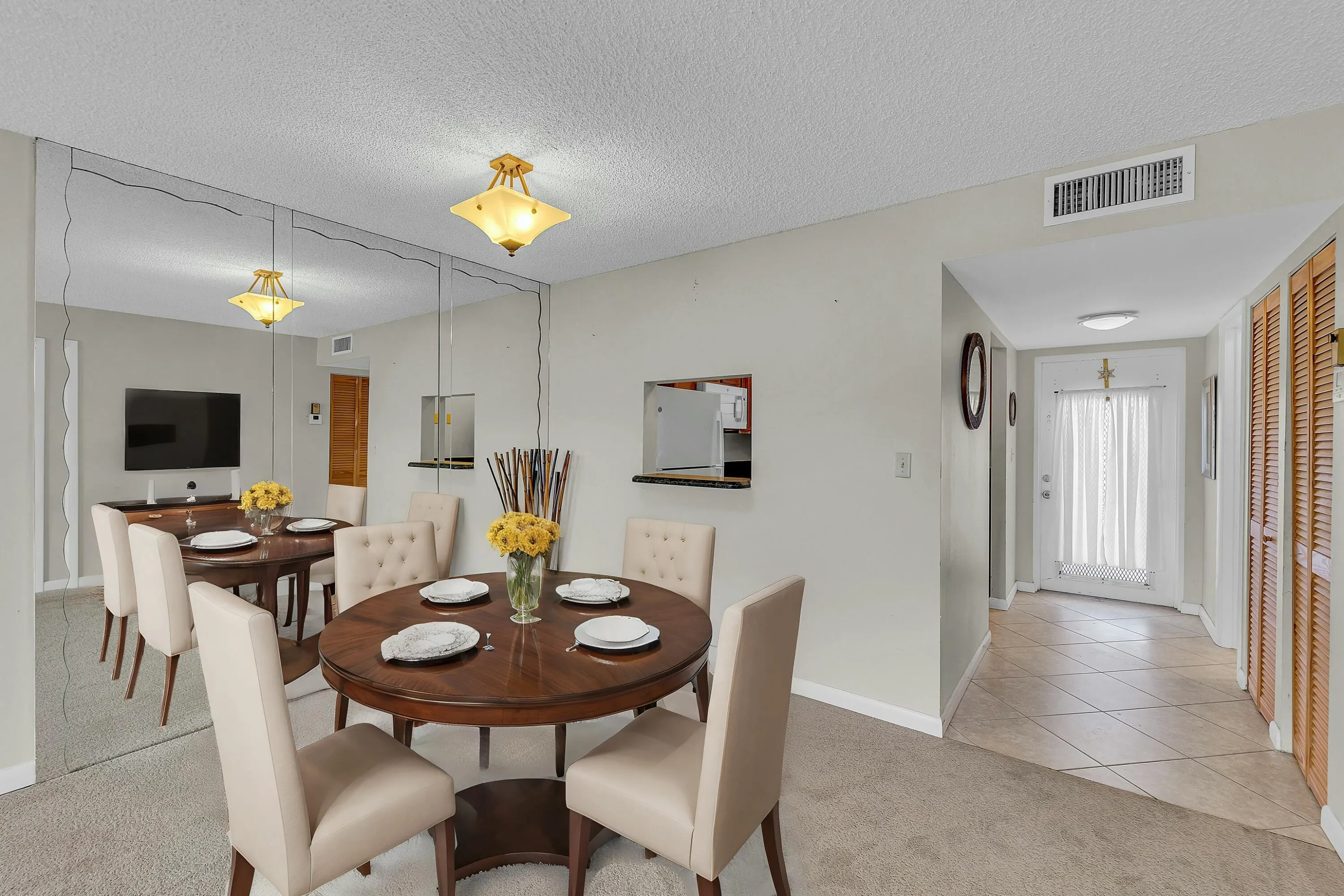 VIRTUAL STAGED DINING ROOM