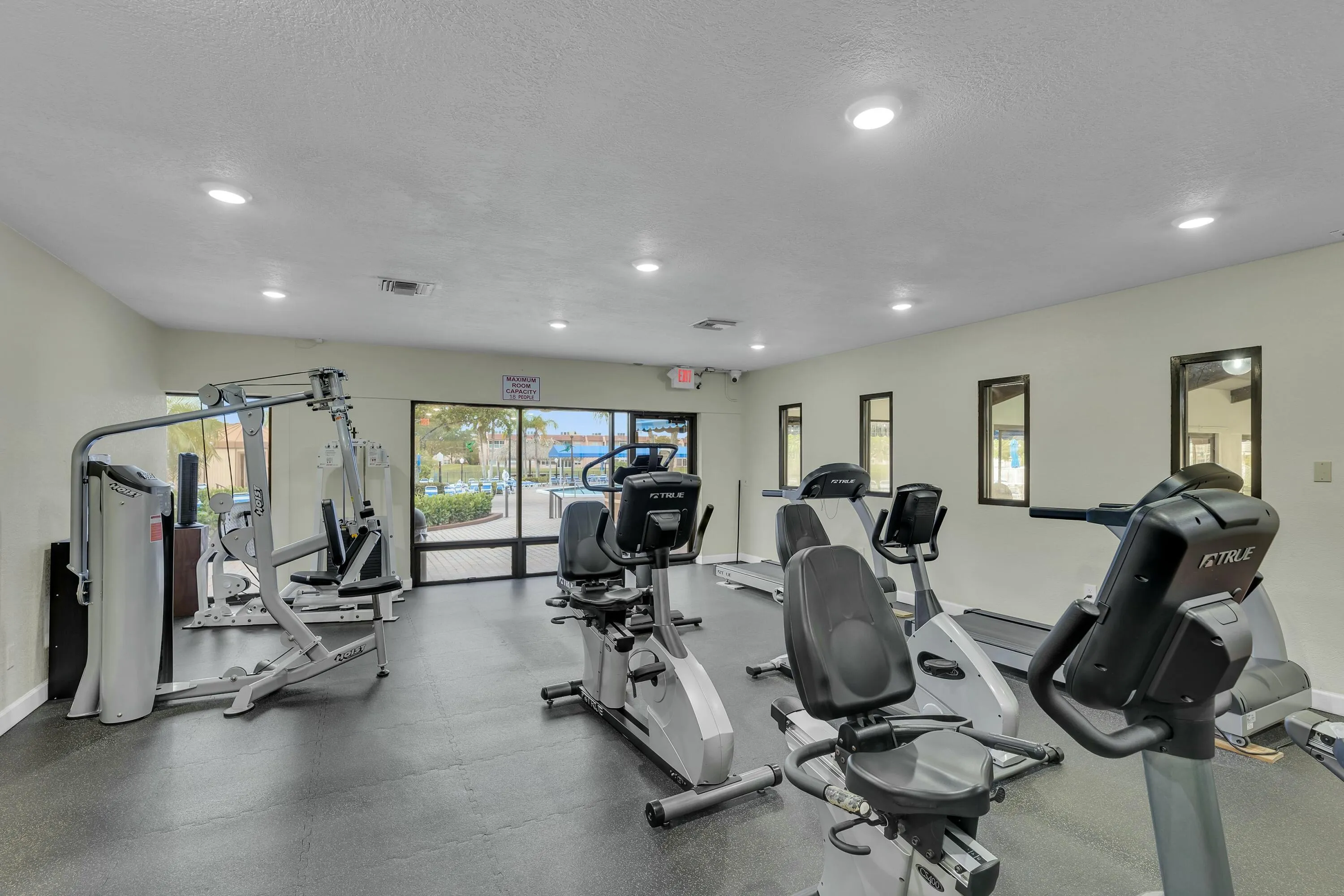 FITNESS ROOM