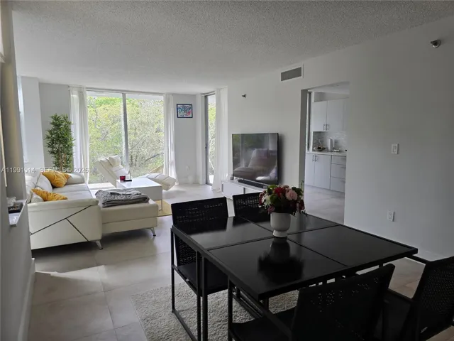 LIVING/DINING ROOM