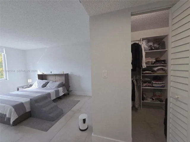 MASTER BEDROOM/WALKING CLOSET