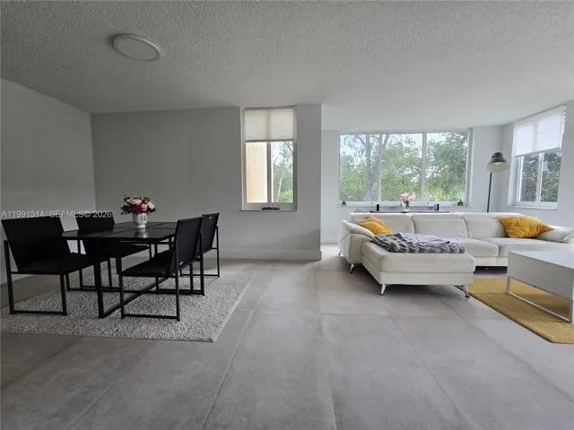 LIVING/DINING ROOM