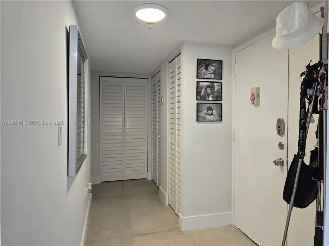 ENTRY/HALL