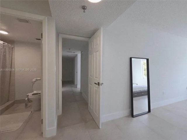 MASTER BEDROOM/HALL/MASTER ROOM