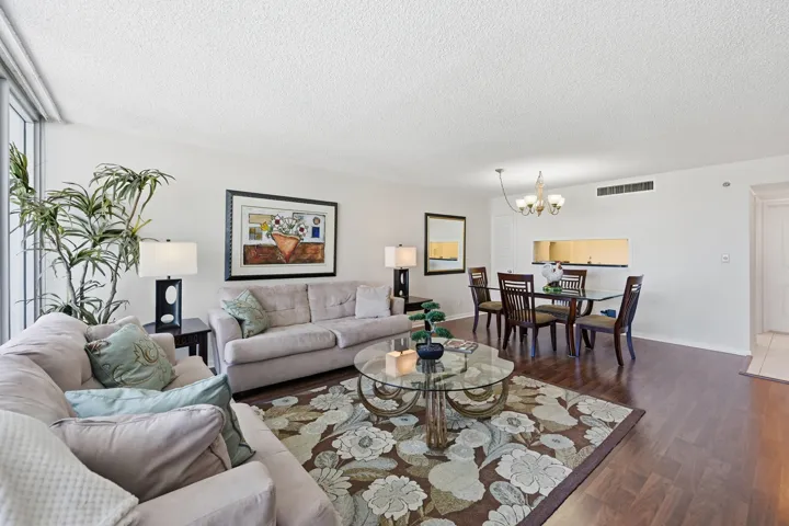 Living/Dining Area