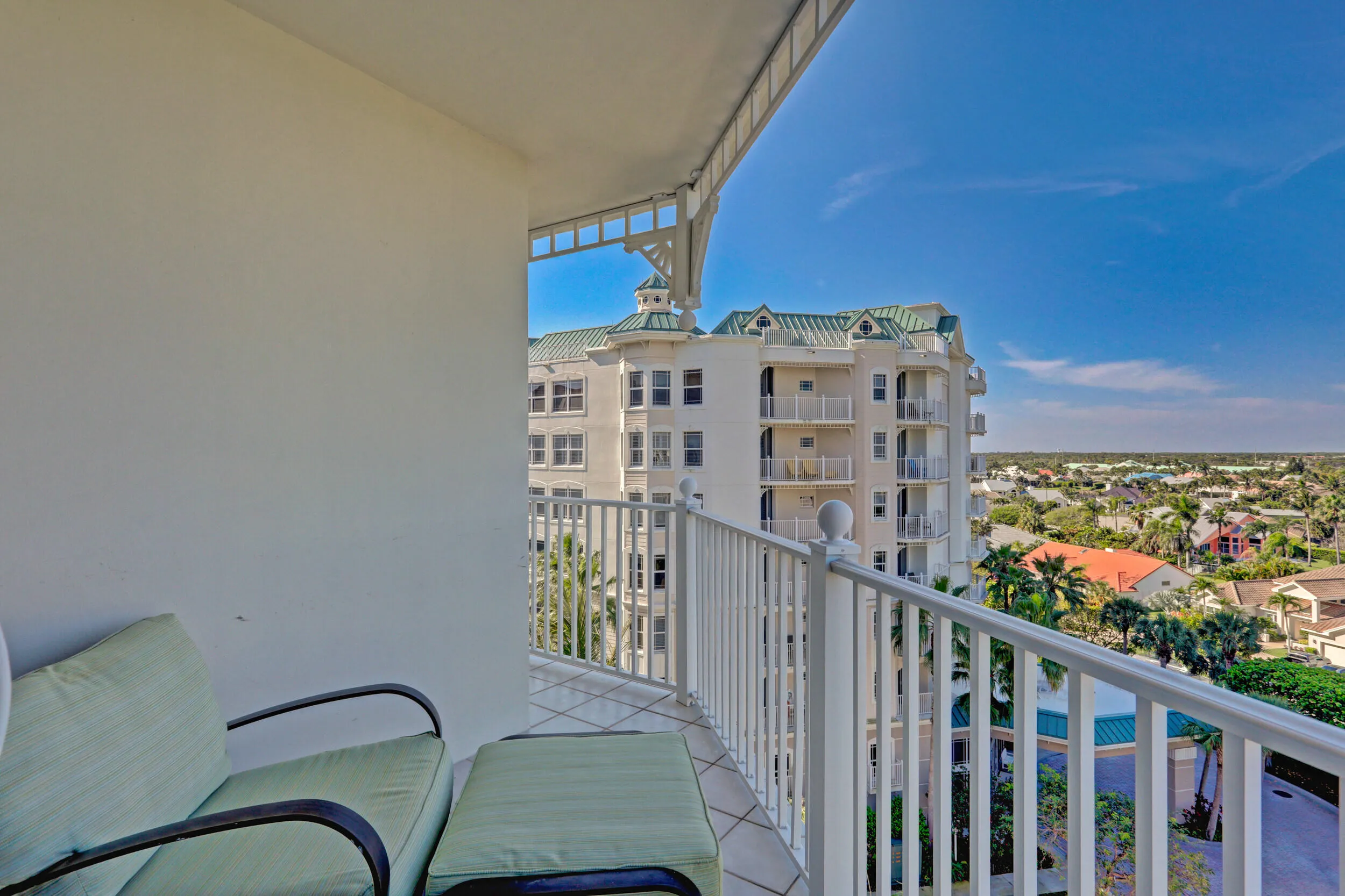 GUEST BALCONY