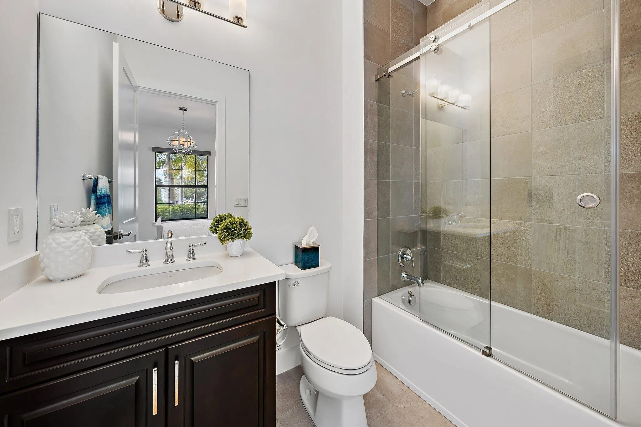 Guest Bath 3 - 2938GinBerryWay