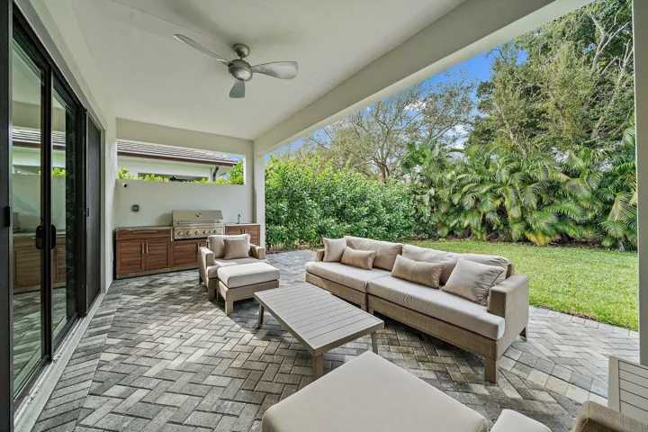 Outside - 2938GinBerryWay