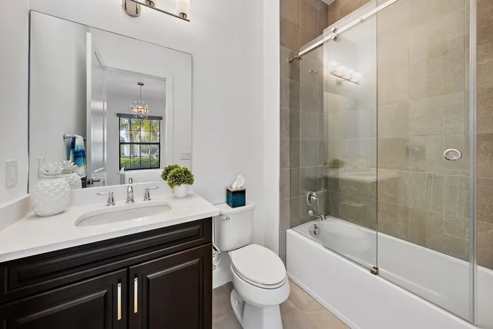 Guest Bath 3 - 2938GinBerryWay