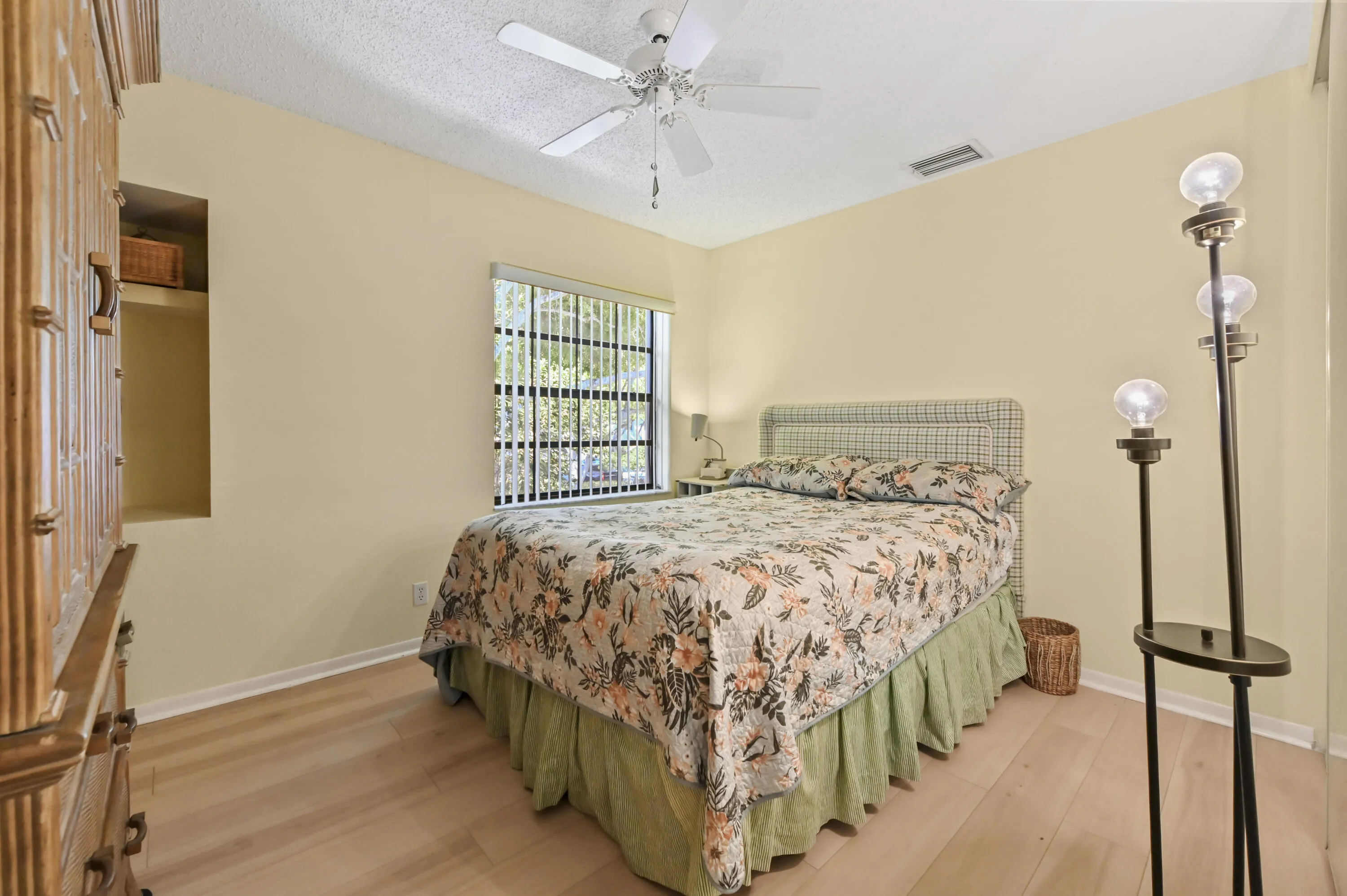 26 Bedroom 01
