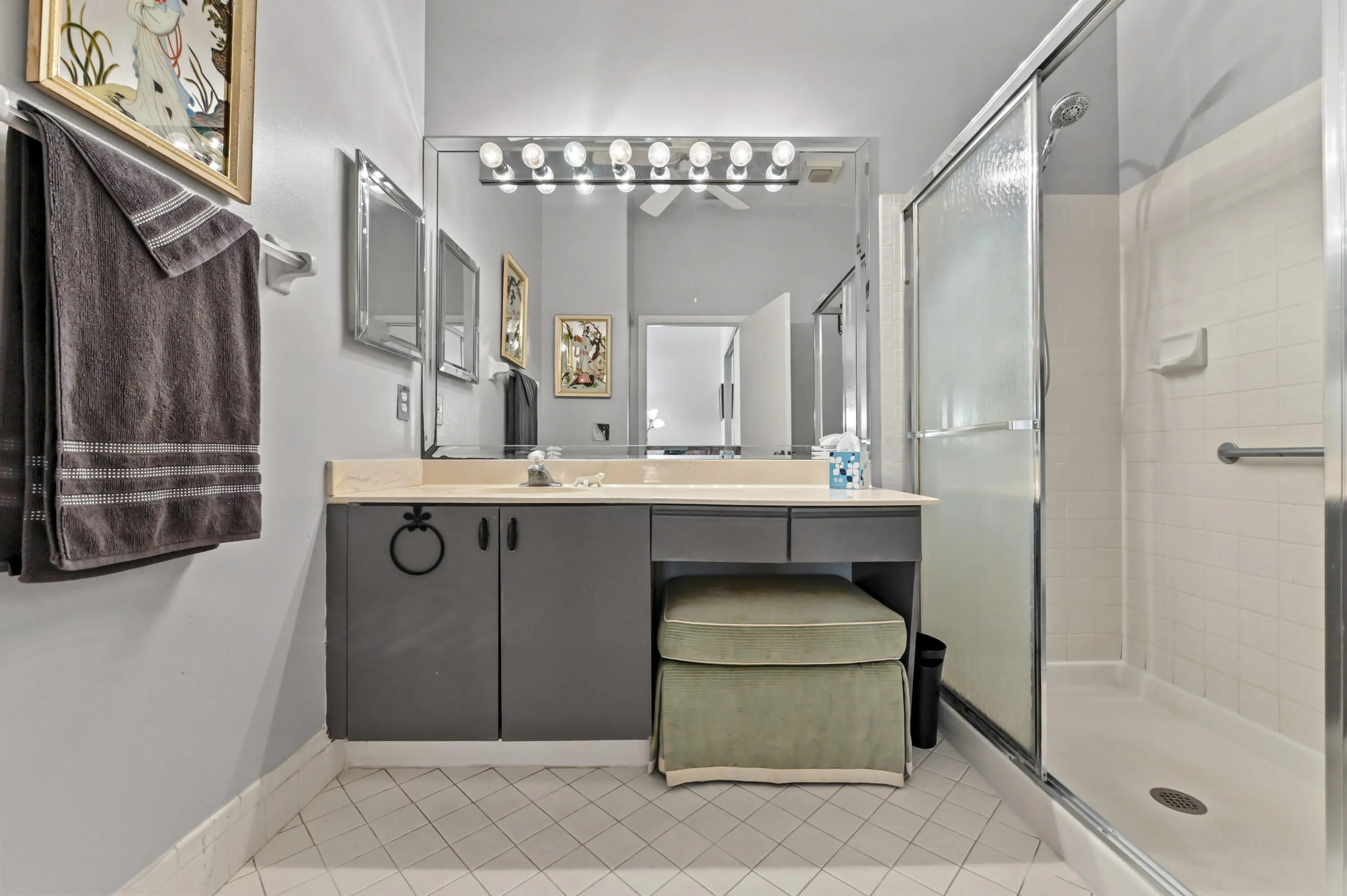 23 Bathroom 01