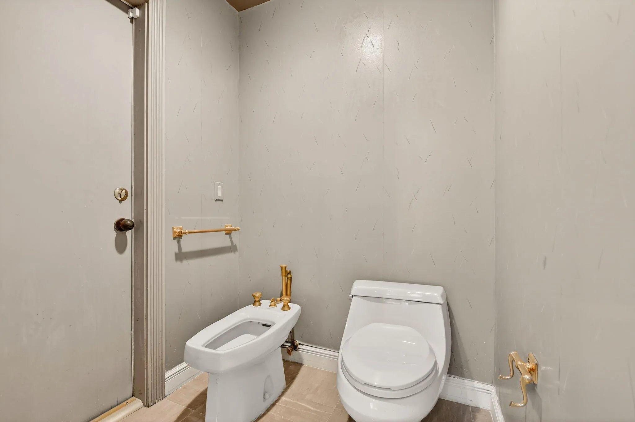 ladies room primary