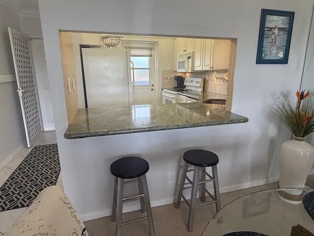 Breakfast / Lunch Counter