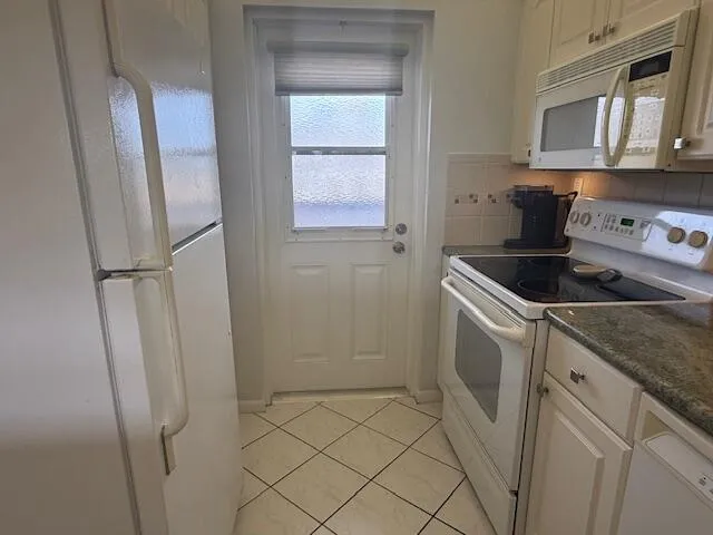 Bright kitchen