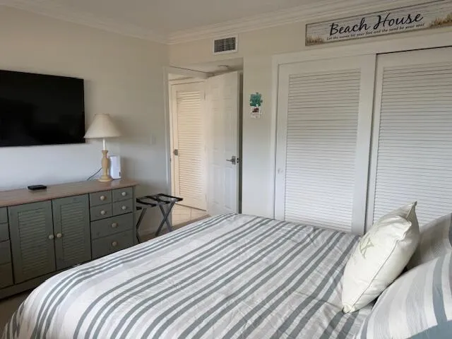 Guest Bedroom, Queen size bed, large dresser, TV