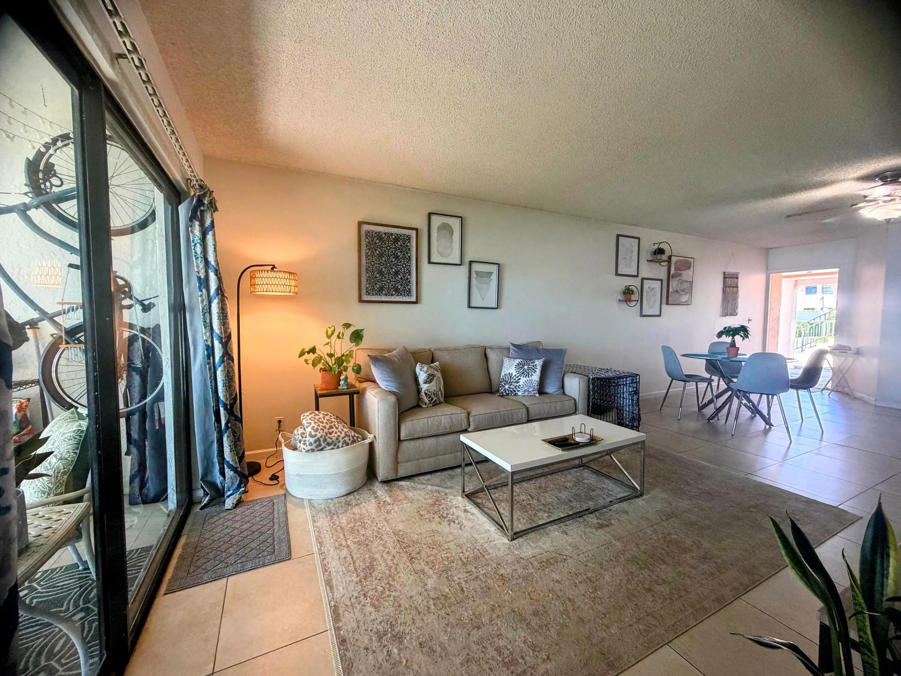 LIVING / DINING