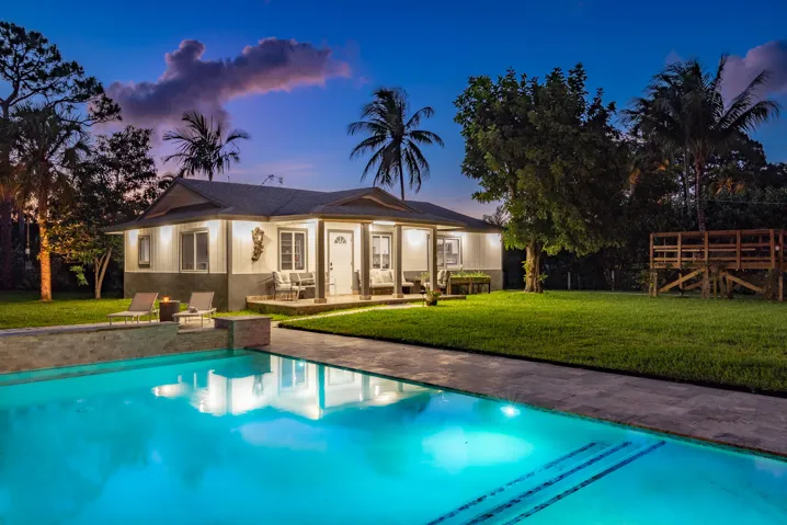 2 Bedroom 1100 SF Guest House with full Kitchen.
