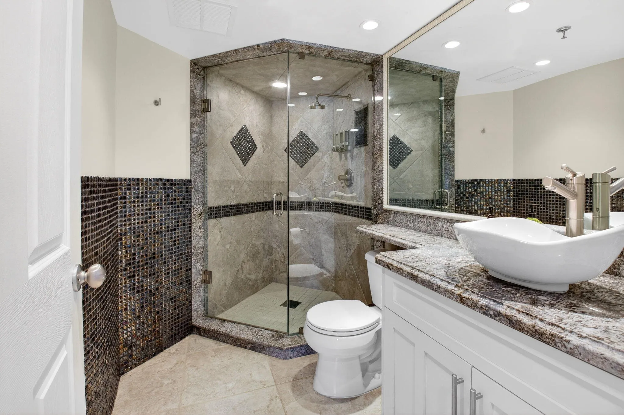 16 Third Bathroom