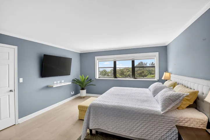 10 Large Primary Bedroom