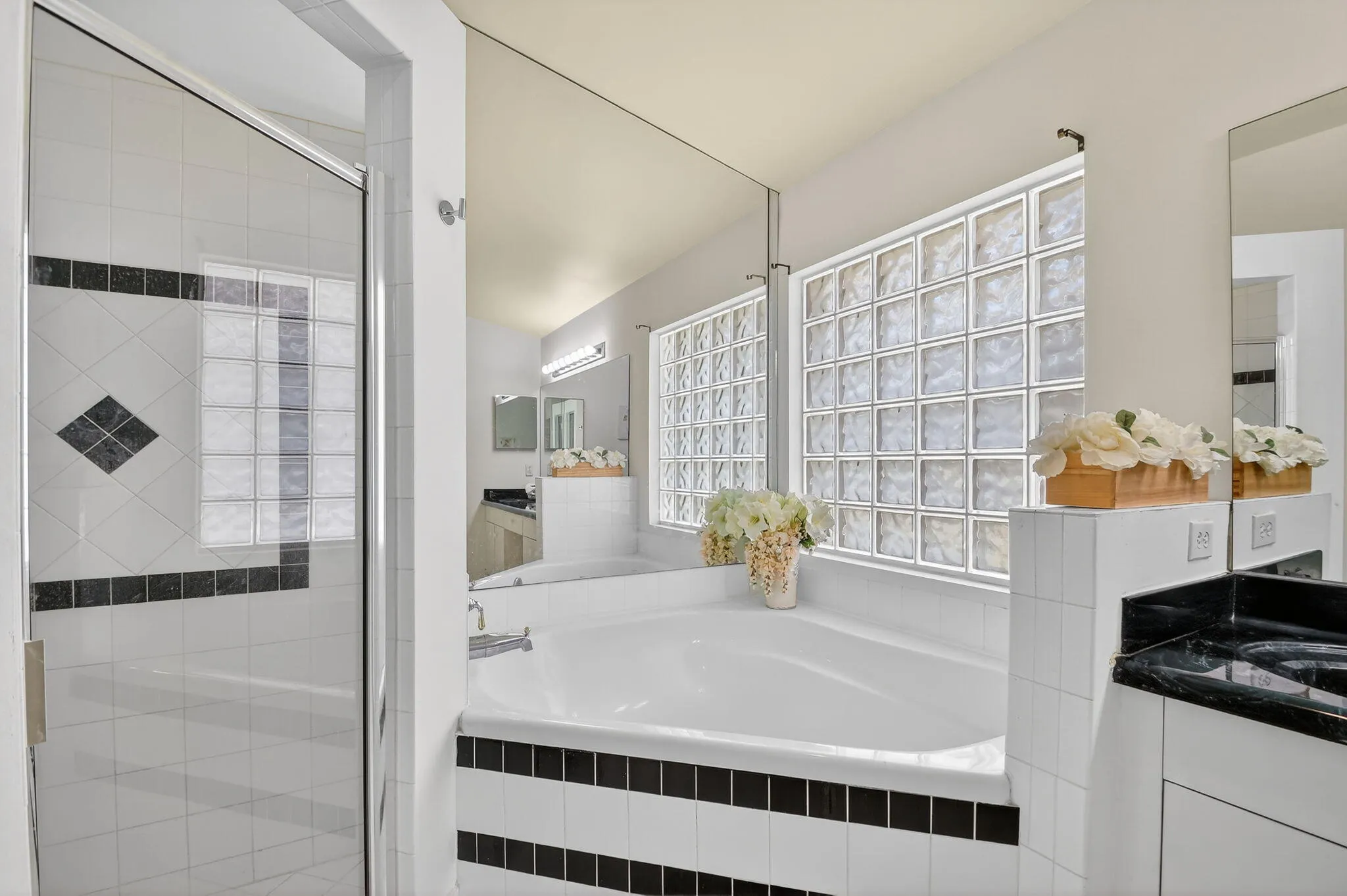33-web-or-mls-7760 Manor Forest Ln (33)