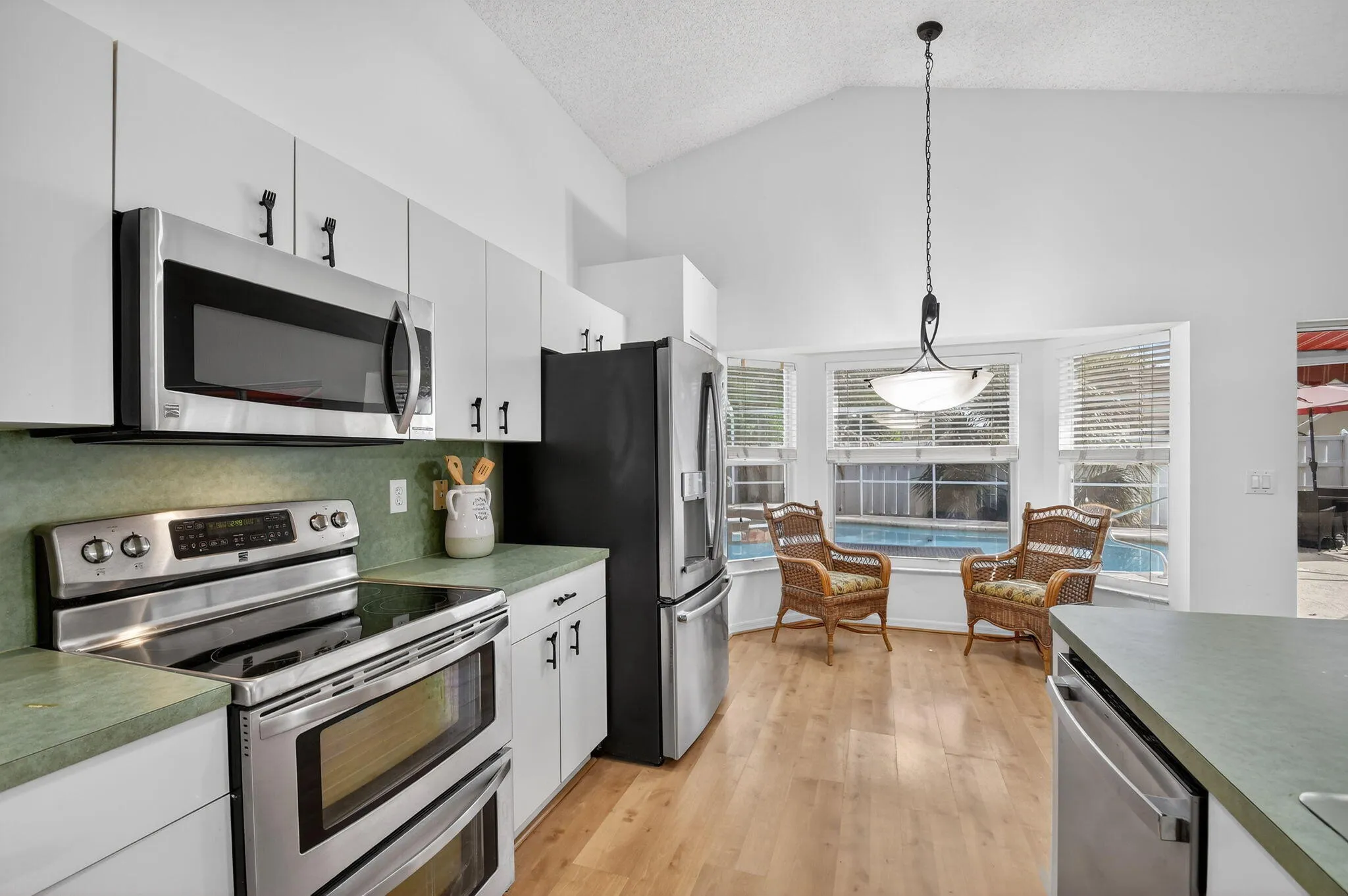 22-web-or-mls-7760 Manor Forest Ln (22)