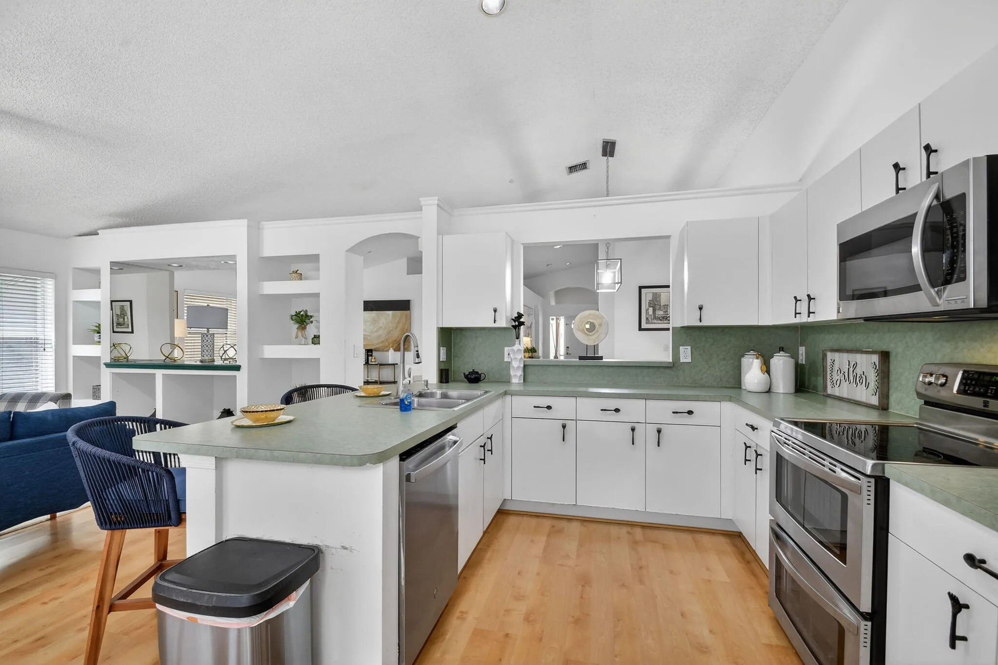 20-web-or-mls-7760 Manor Forest Ln (20)