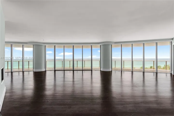 Living Room. look to East