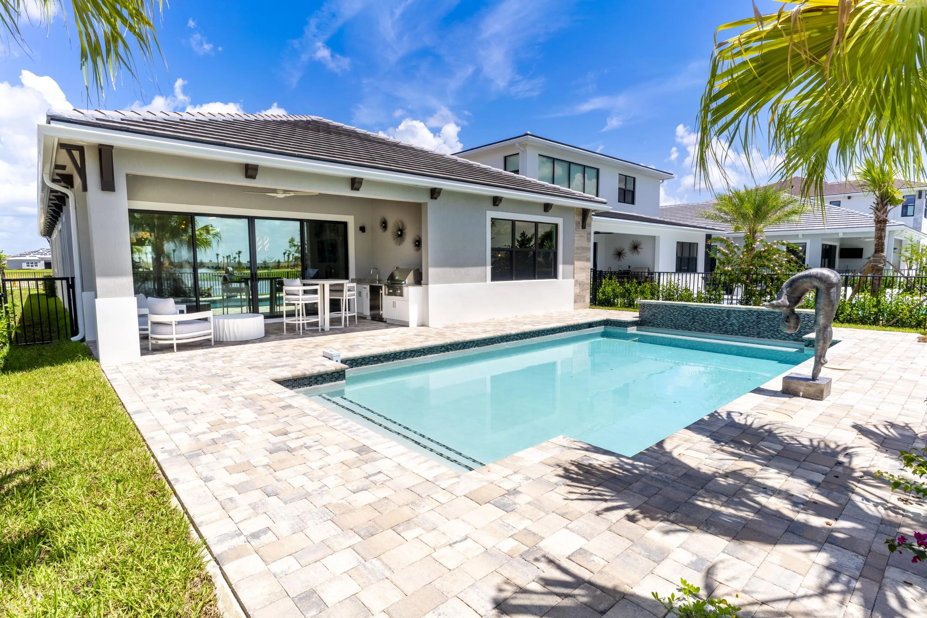 solana-bay-redondo-rear-exterior