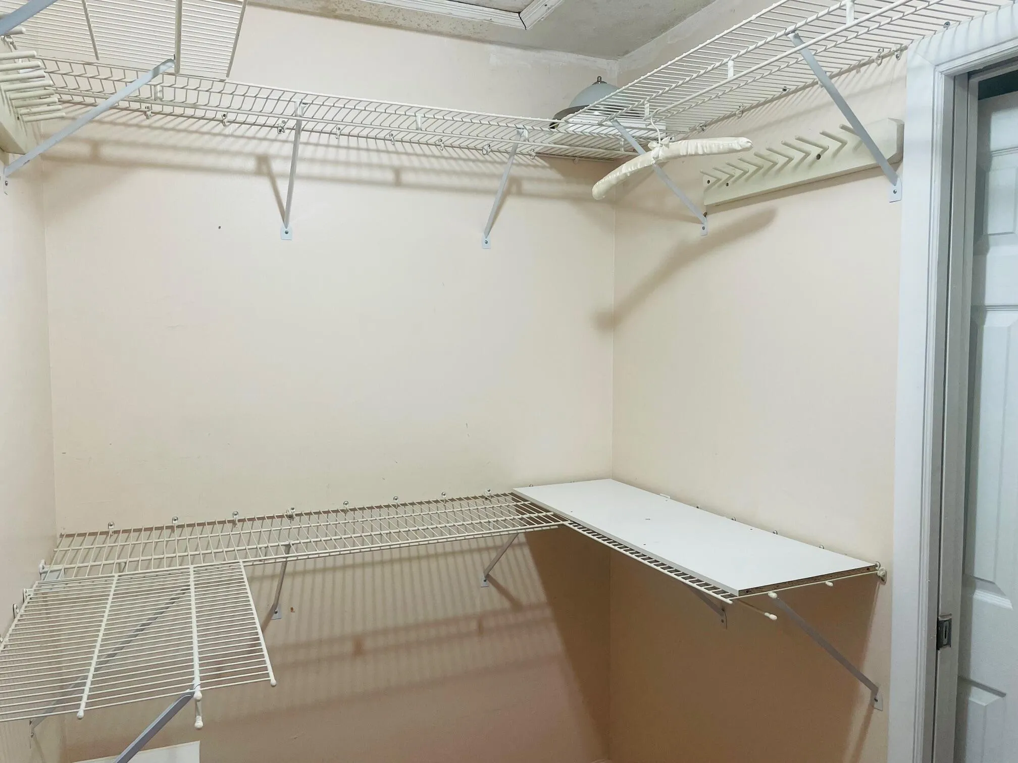 11.master walking closet