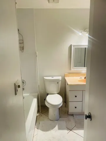 14.bathroom 2