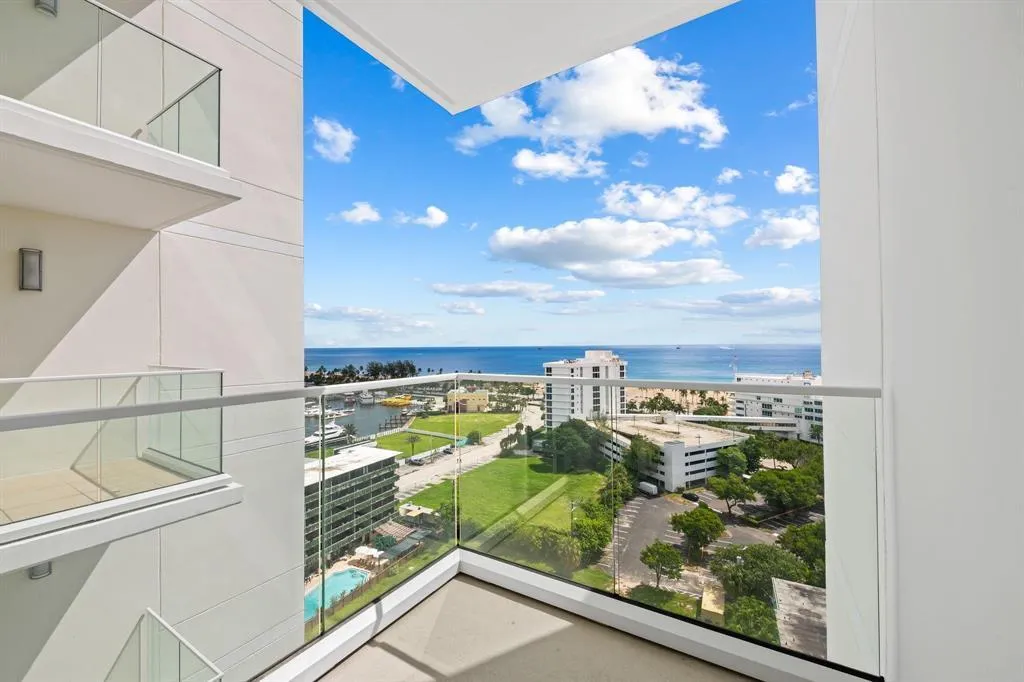Br/Office Balcony