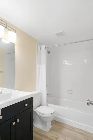 Guest Bathroom-3-Vertical